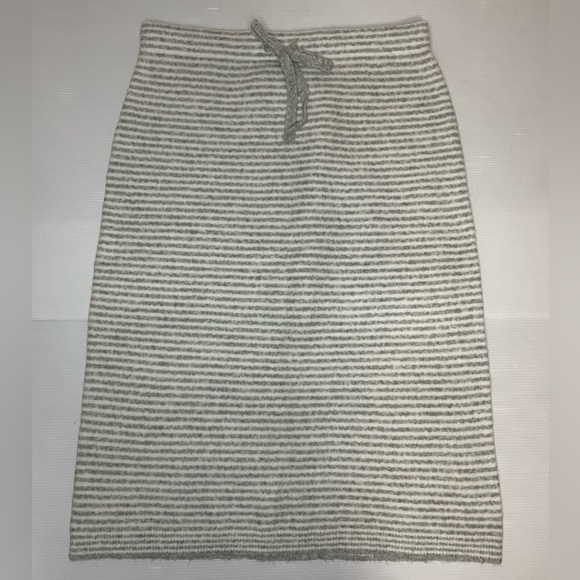 J. Crew Factory Dresses & Skirts - J. Crew Acrylic Wool Blend Grey and White Striped MIDI Skirt W/ Drawstring Sz M